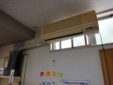 ちょっと小さいですけど。でも電気屋さんの事務所のヤツはずして来てくれたんですよ。