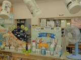 逆風力発電所のように、店中扇風機まみれです。
