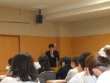みんな一生懸命聞いています。