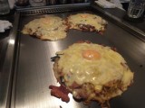 これがイタリアモダン。テーブル侵略中。いくらボクでもこれ一つで満腹です。