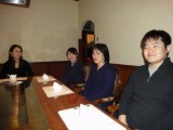 みんなまだ飲む前で、表情が硬いですが・・・この後壮絶な飲み会が開催されました。ヒトリ約1本の勘定でワインが開いてました。