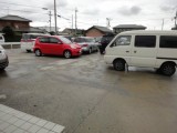 駐車場もみなさんあわてて止めに来たって感じでしょ