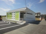 外に立ってると・・・ヒバリがピヨピヨって飛んでいきます。