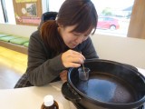 熱いので気をつけて…作業は慎重に行います 熱いので気をつけて…作業は慎重に行います