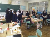 3年2組の教室で一緒にいただきました!わーい!! 3年2組の教室で一緒にいただきました!わーい!!